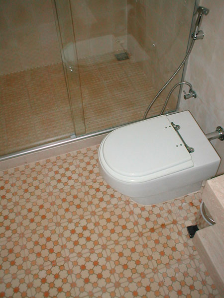 Banheiro em ladrilho hidráulico
