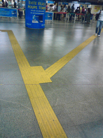 Piso Podotátil Piso Podotátil Direcional Amarelo