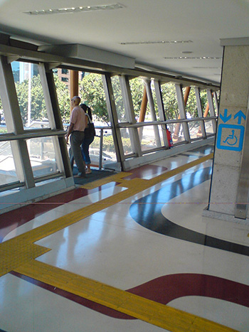 Piso Podotátil Piso Podotátil Direcional Amarelo