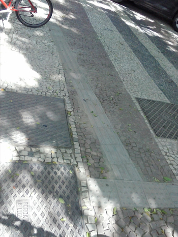 Piso Podotátil Piso Podotátil Alerta em Ladrílho Hidráulico, Norma ABNT NBR 9050, em concreto