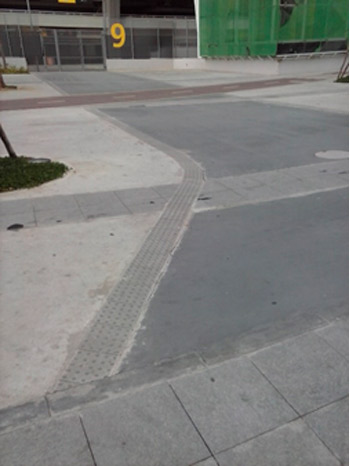 Piso em Ladrilho Hidráulico Podotátil Alerta