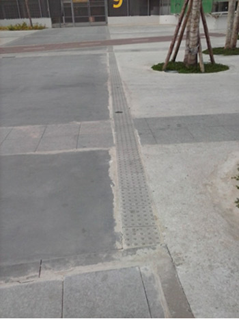 Piso em Ladrilho Hidráulico Podotátil
